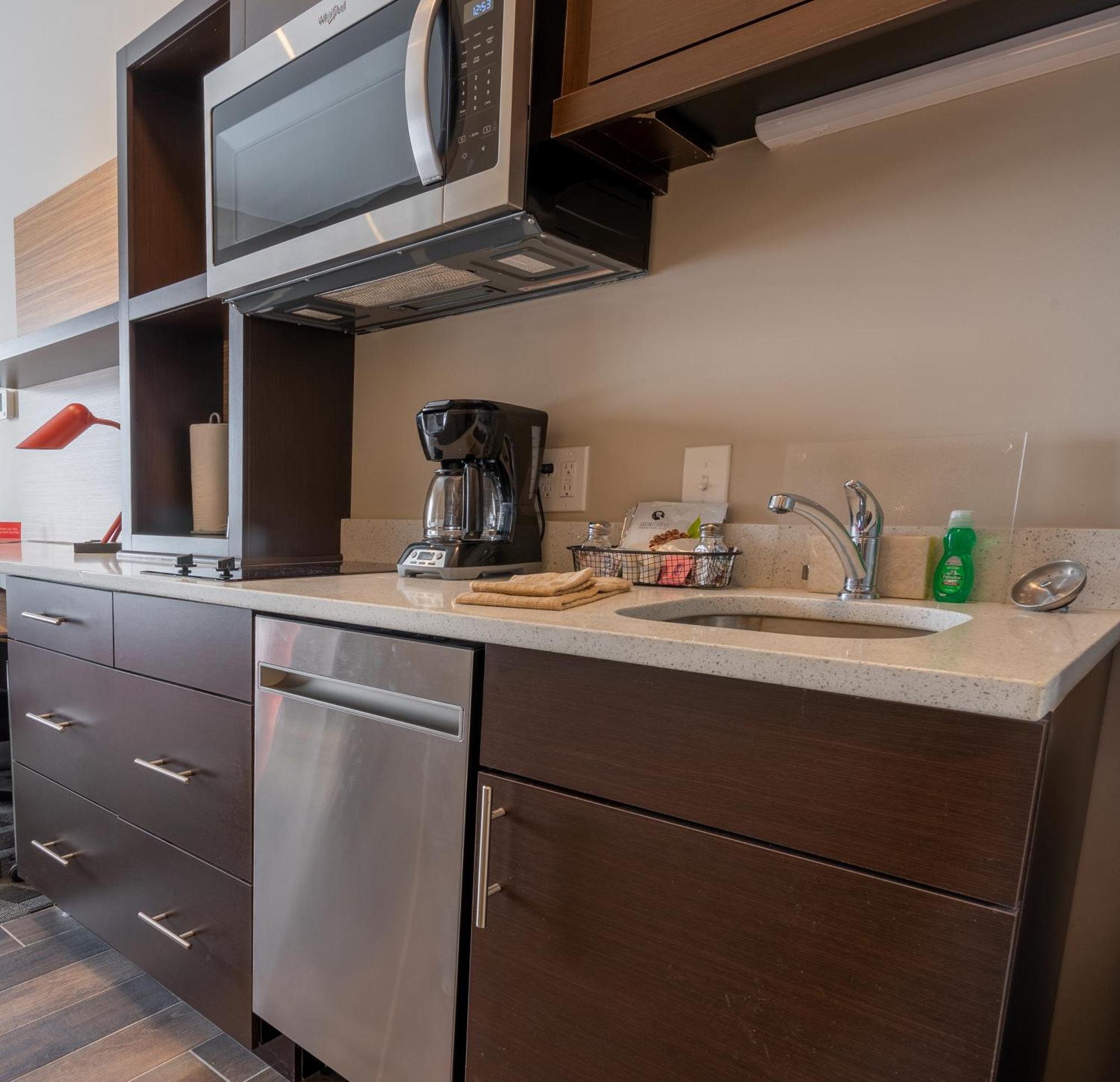 Towneplace Suites By Marriott Клинтън Екстериор снимка