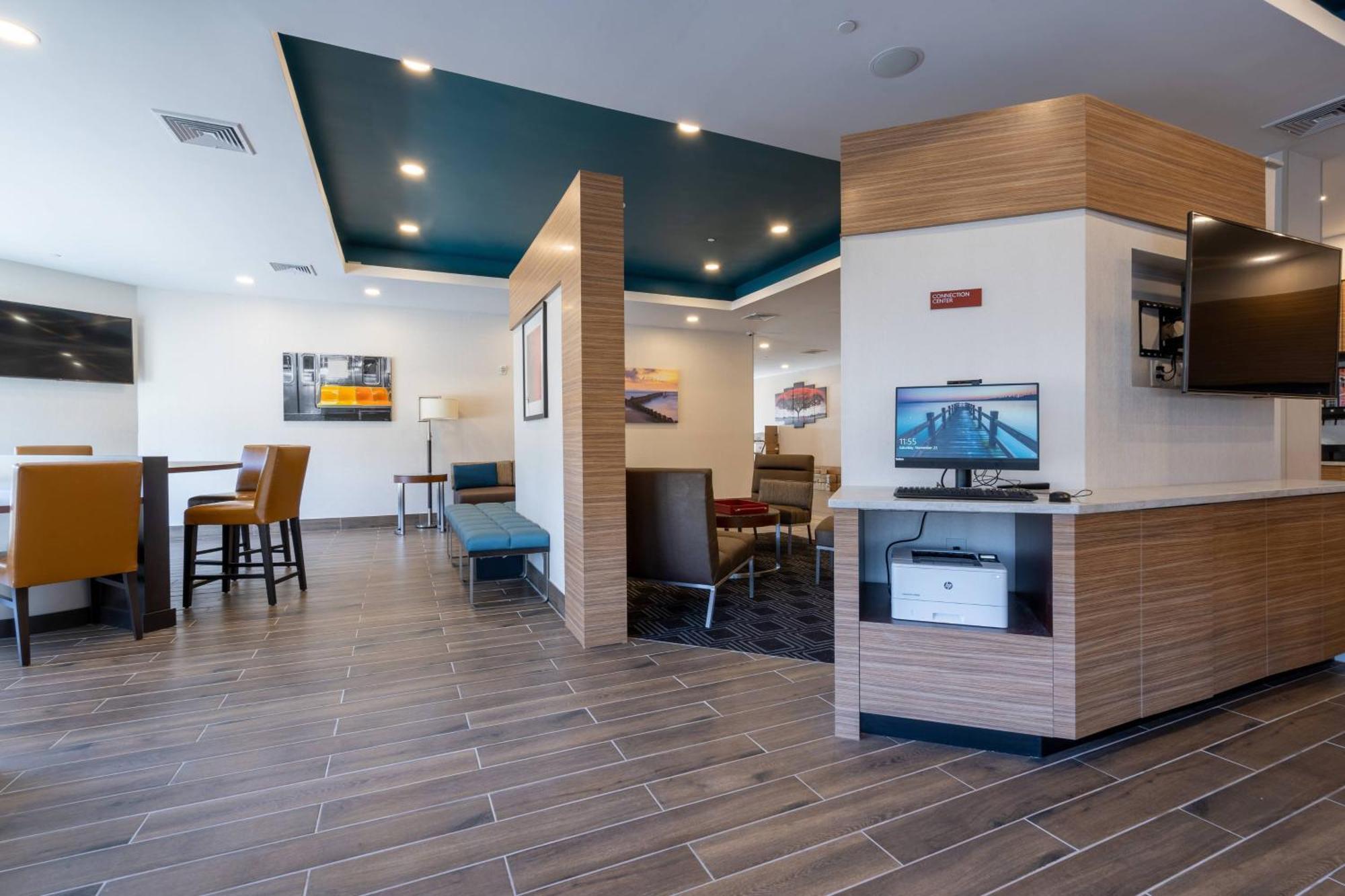 Towneplace Suites By Marriott Клинтън Екстериор снимка