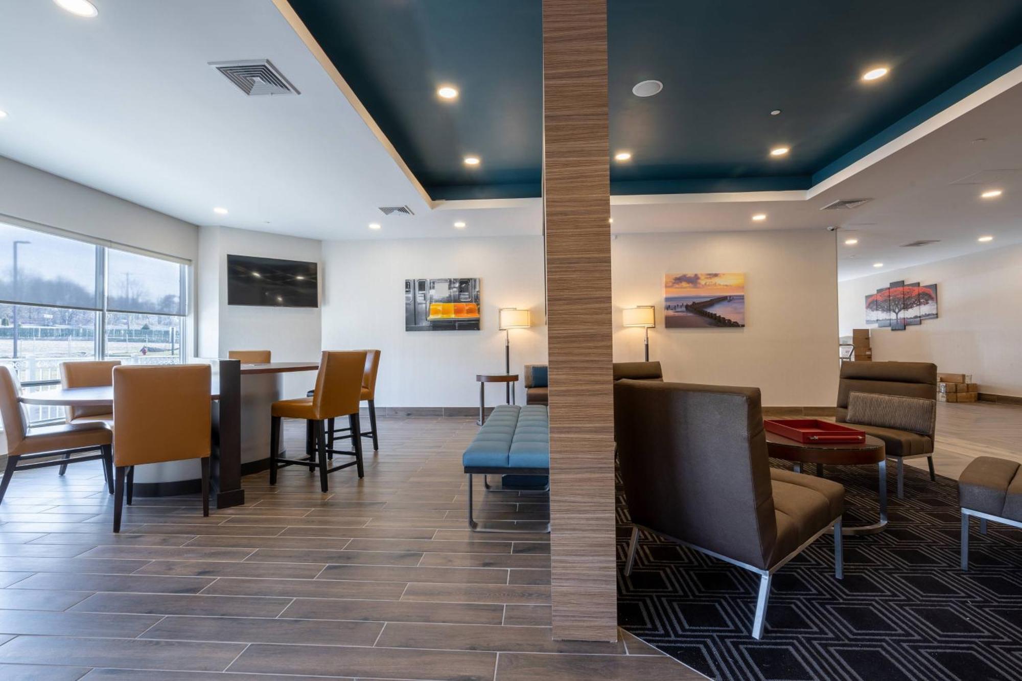 Towneplace Suites By Marriott Клинтън Екстериор снимка